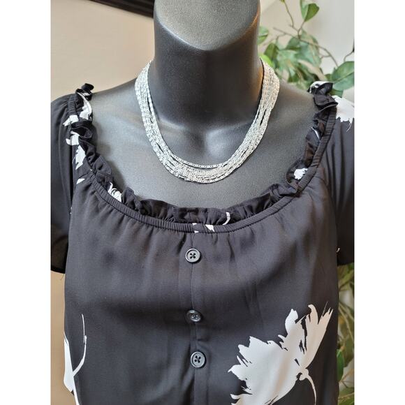 Maurices Dress Womens XS Black White Floral Print Short Sleeve Casual V-Neck - Picture 3 of 14